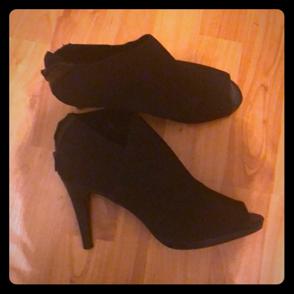 WPO stretch black high heeled bootie 8.5M